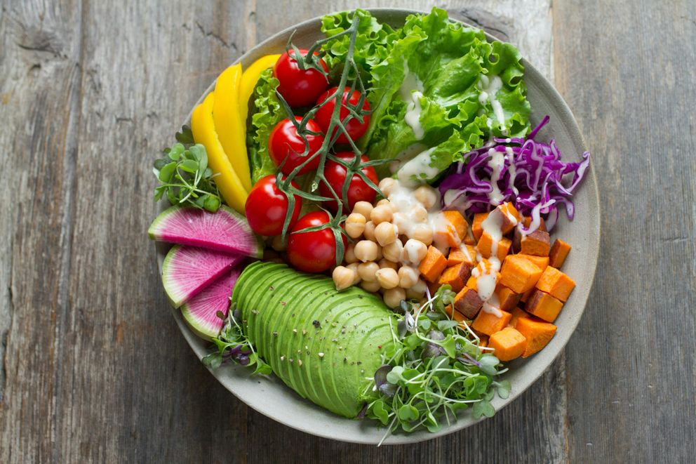 A colorful array of meals from the best diets for arthritis management, featuring anti-inflammatory foods like fish, fruits, and vegetables