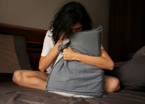 A woman preparing for sleep, practicing relaxation techniques to reduce insomnia while intermittent fasting.